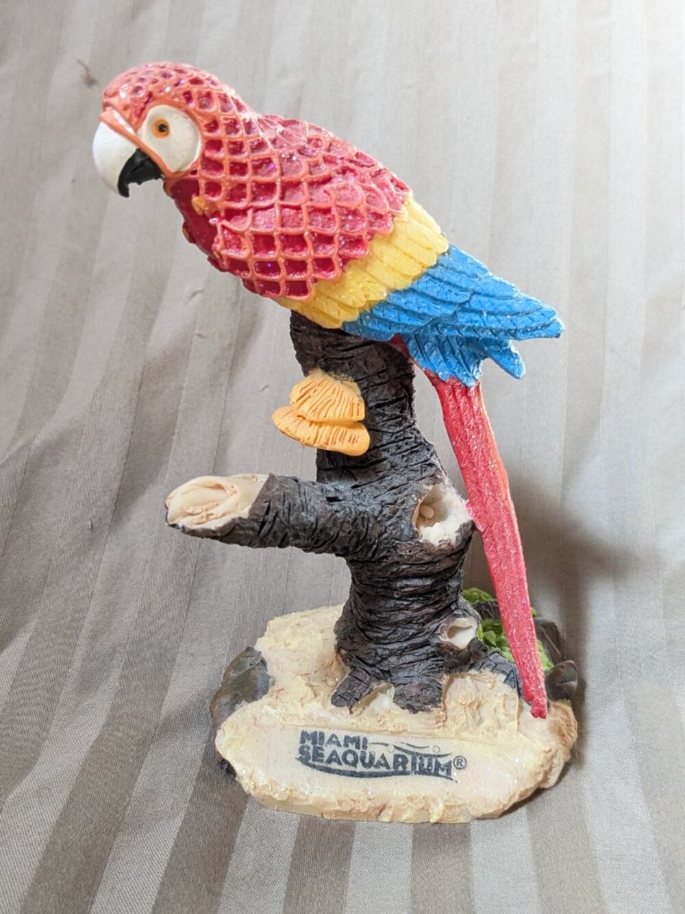 Vintage Miami Seaquarium Souvenir Figurine Scarlet Macaw Parrot